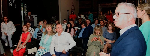 Знакомство с виллой Карлотта на презентации коллекции обоев от фабрики Limonta